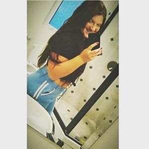 Meet your Posher, Alicia